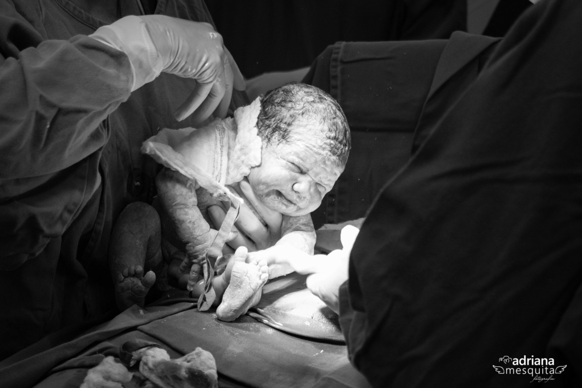 Fotografa Adriana Mesquita registrando o parto do Luis Gustavo