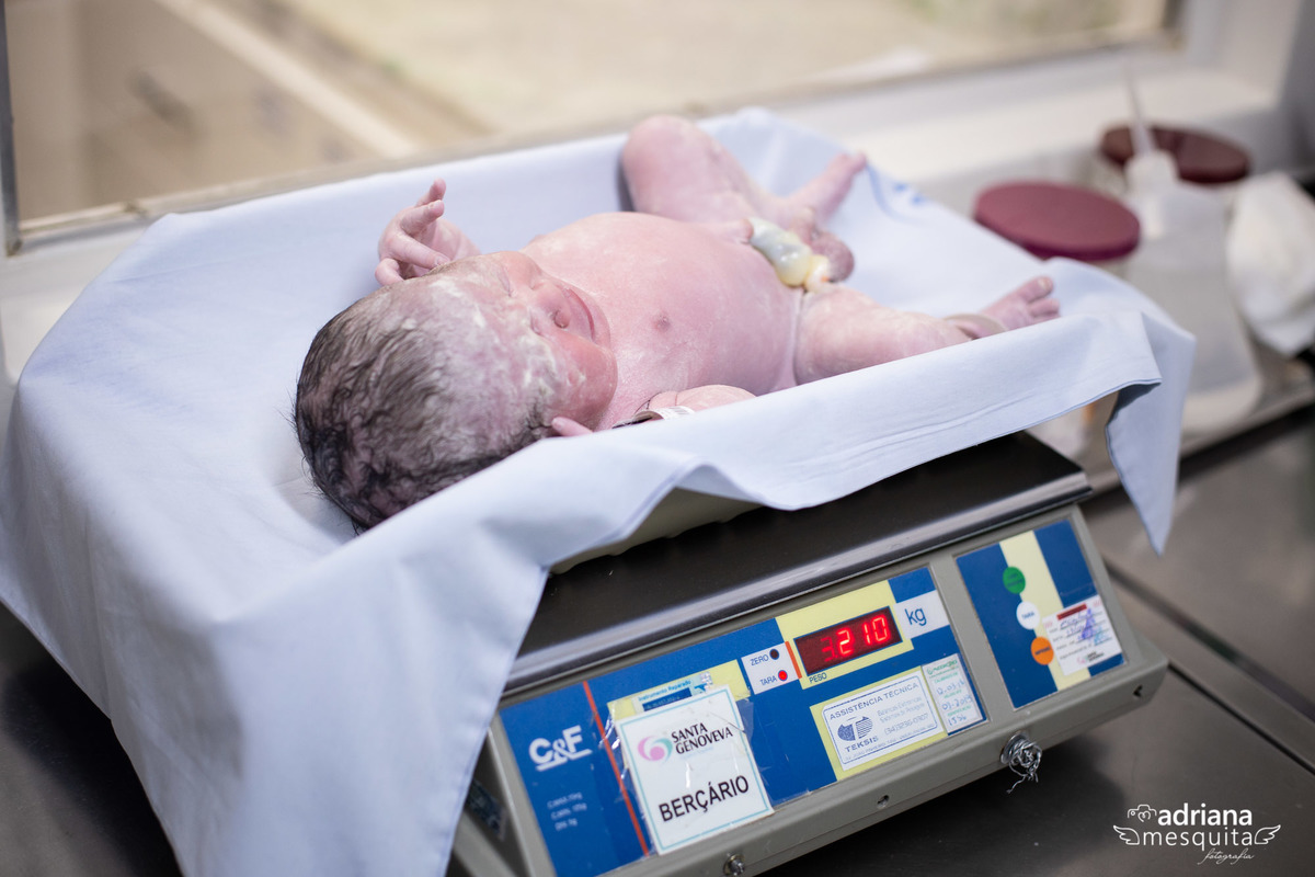 Fotografa Adriana Mesquita registrando o parto do Luis Gustavo