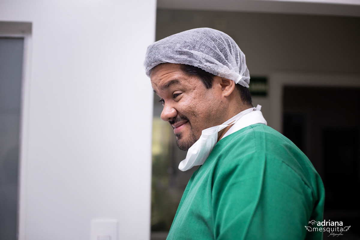 Fotografa Adriana Mesquita registrando o parto do Luis Gustavo