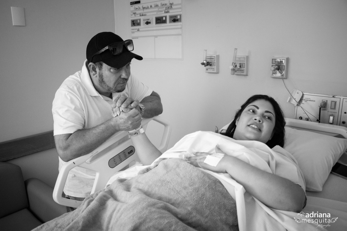 Fotografa Adriana Mesquita registrando o parto do Luis Gustavo