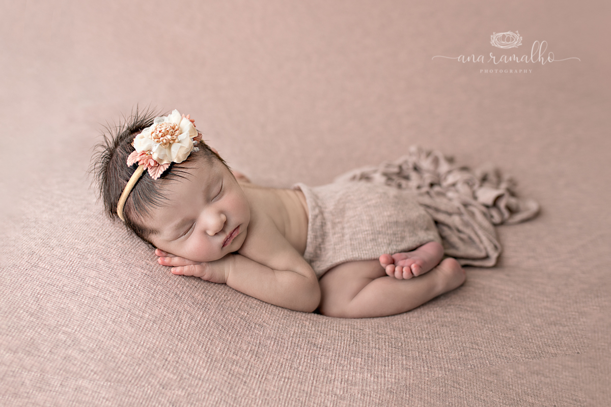 Ayla-newborn-photo-session-denver-inhome-photo-shoot