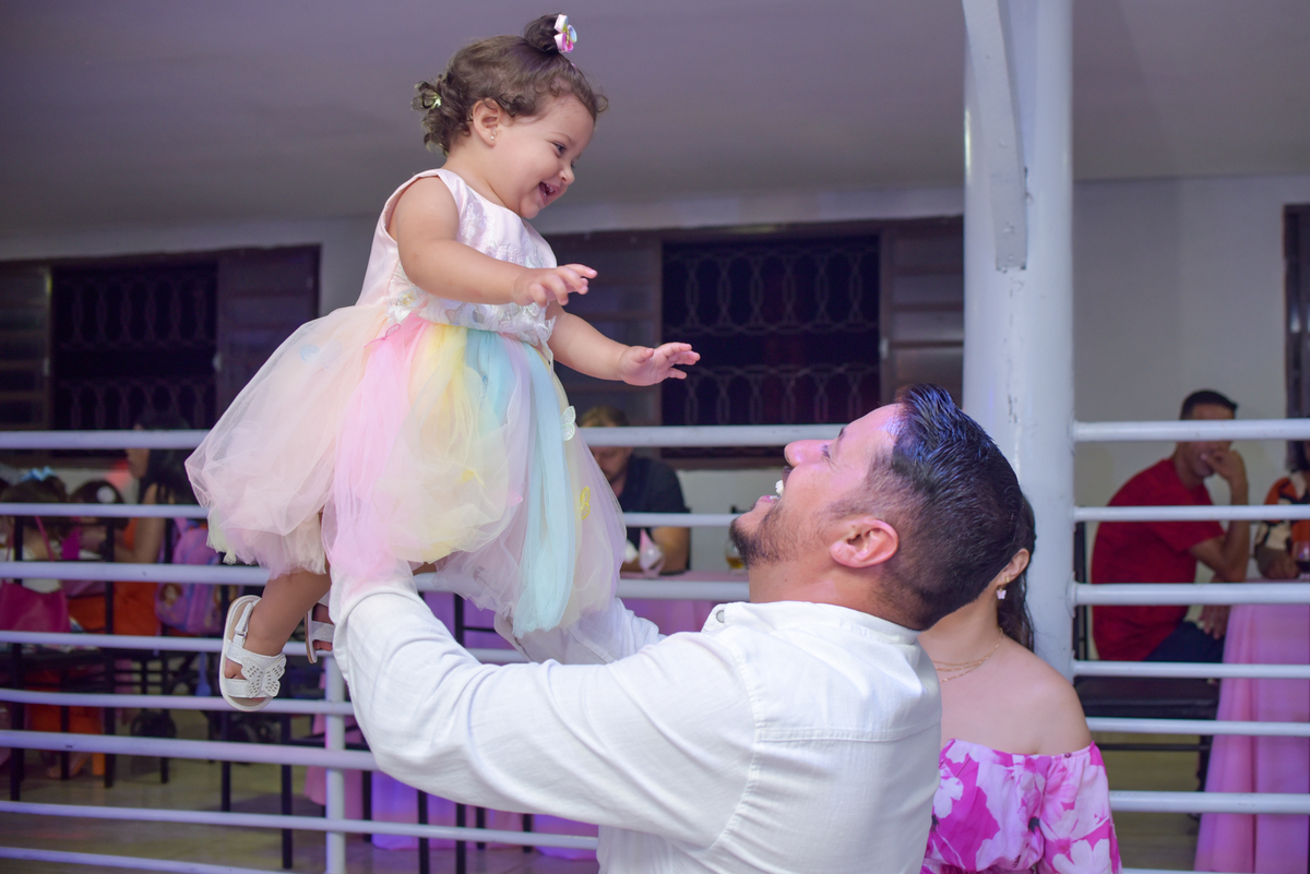 pai e filha sorrindo