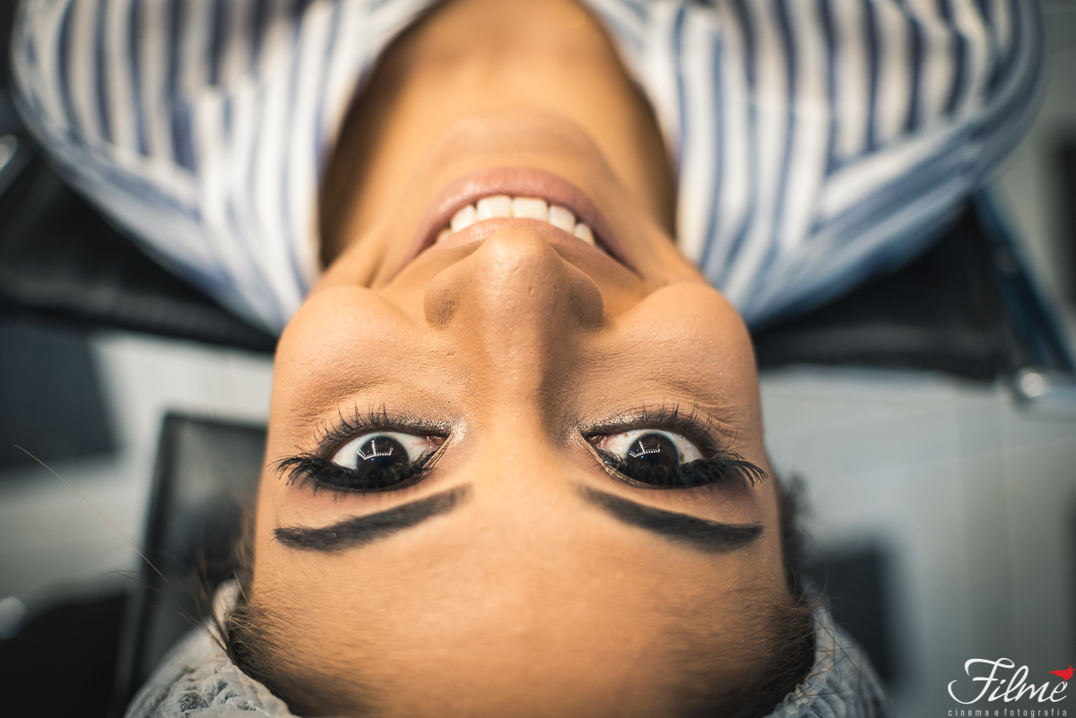 noiva olhando para a camera