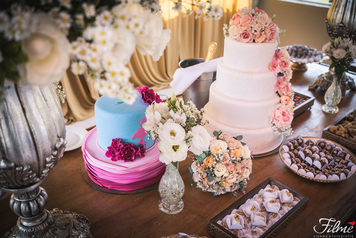 detalhe da mesa do bolo