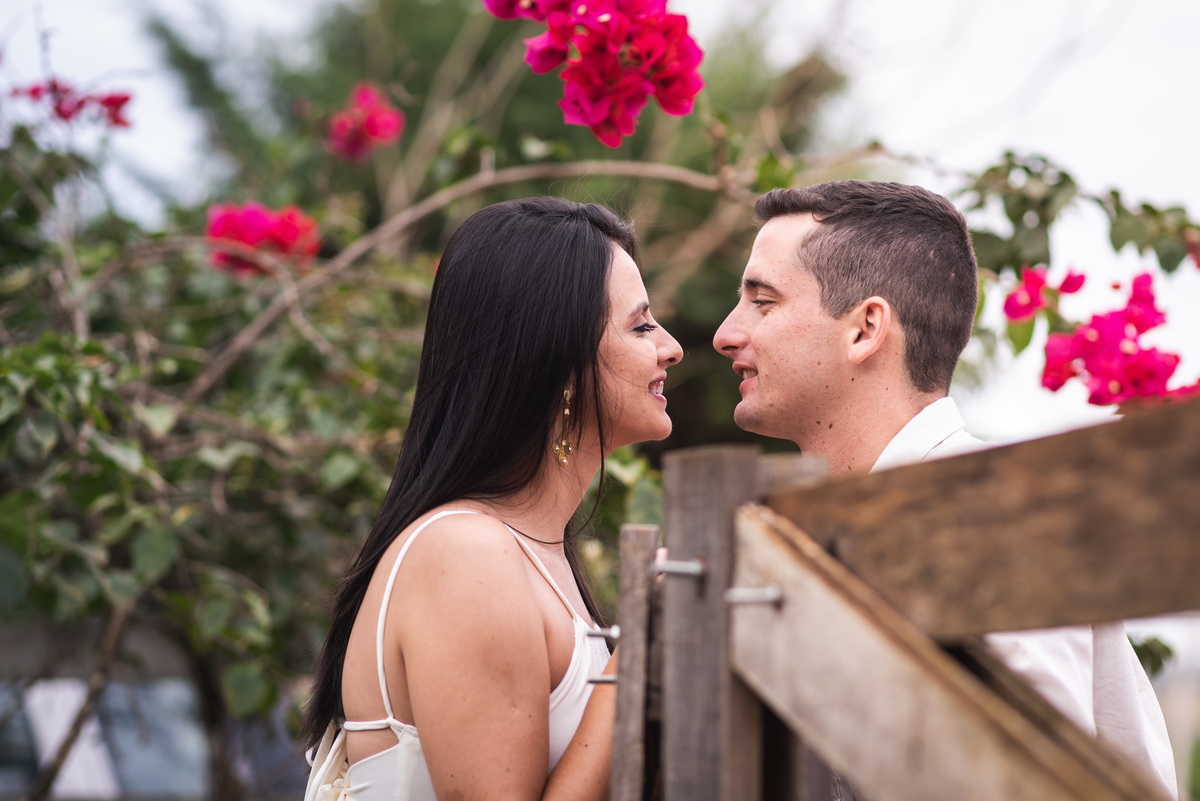 Rafaela e Willian se olhando