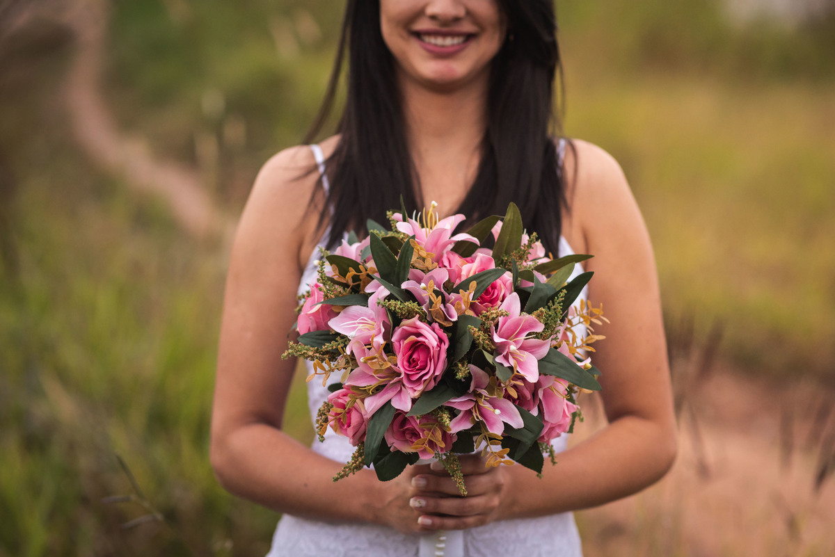 Noiva com buque na mão