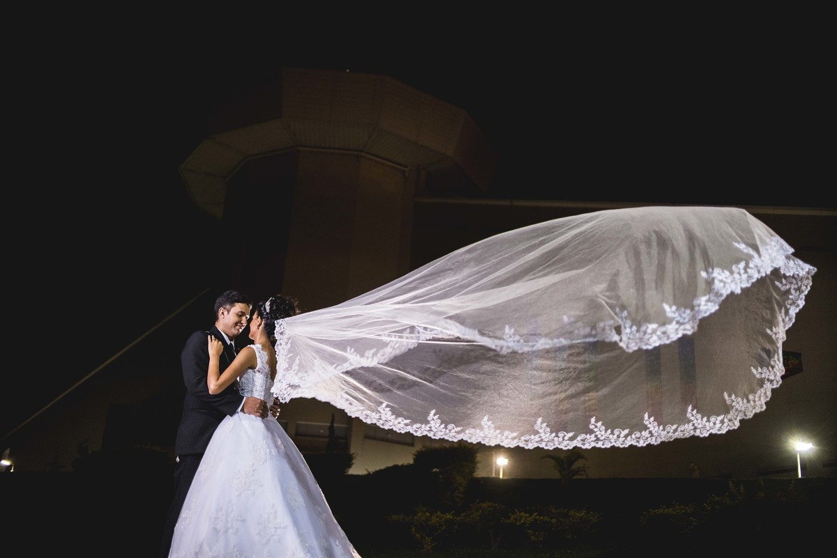 Véu da noiva ao vento