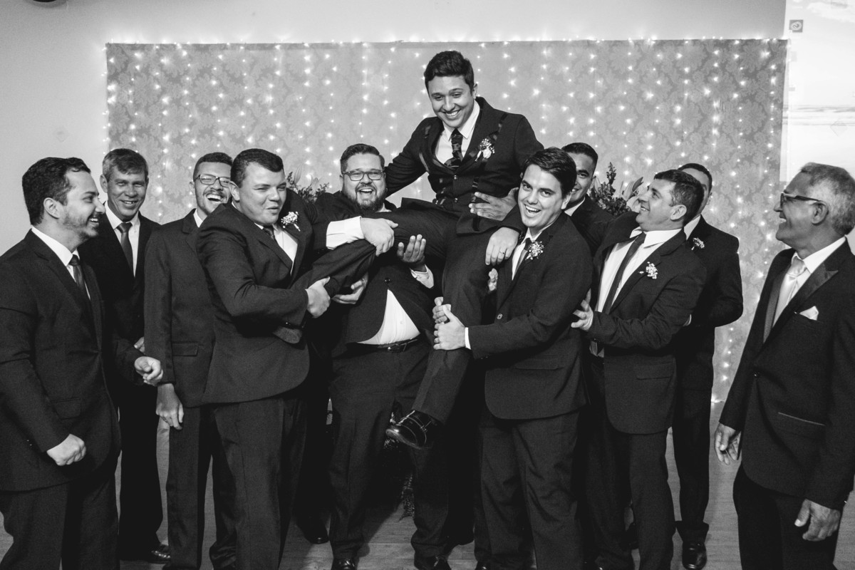 Noivo e seus padrinhos