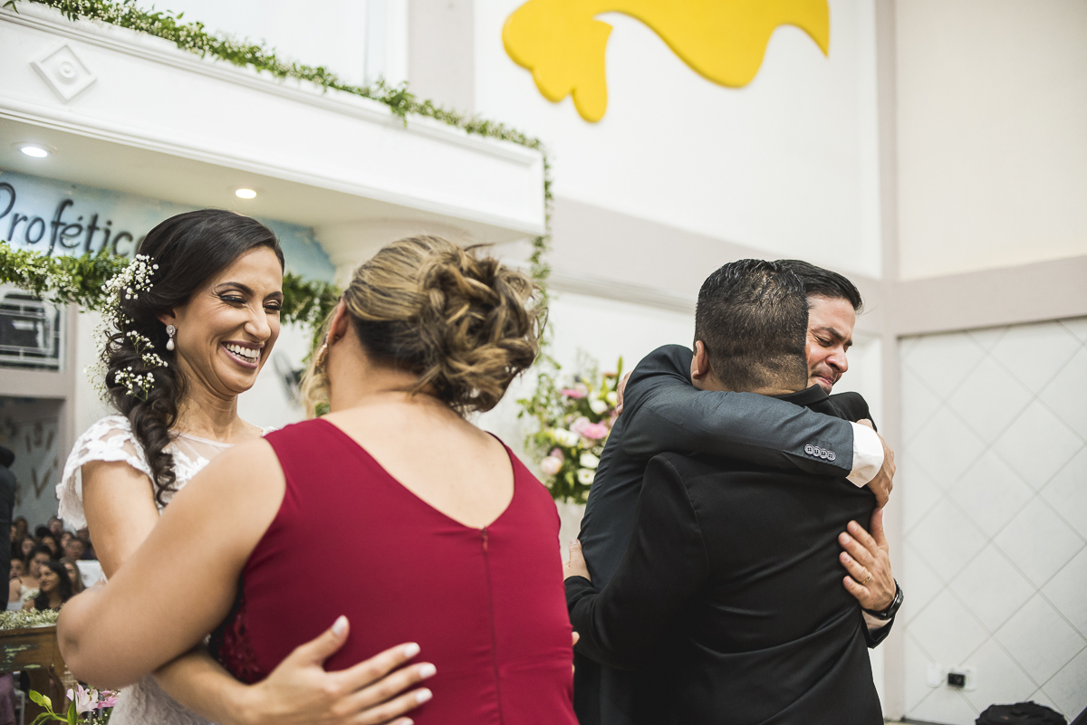 Noivos no cumprimento dos padrinhos