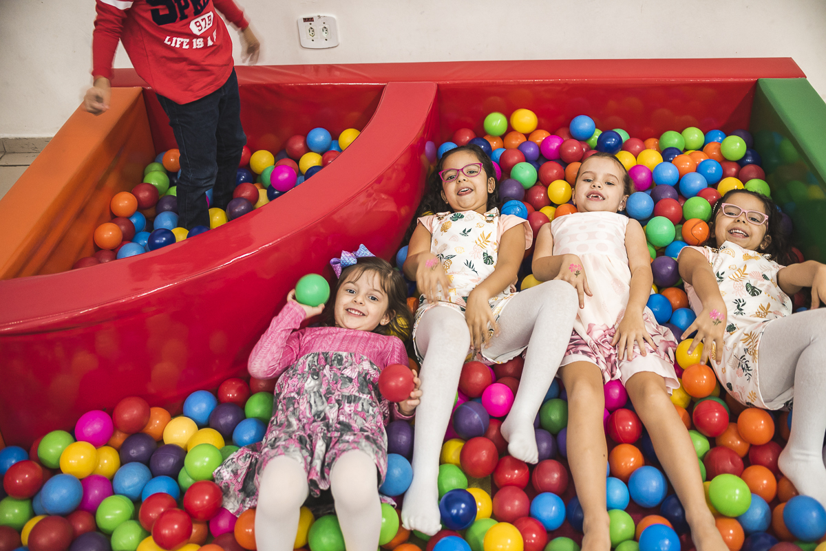 Brincando com as amigas