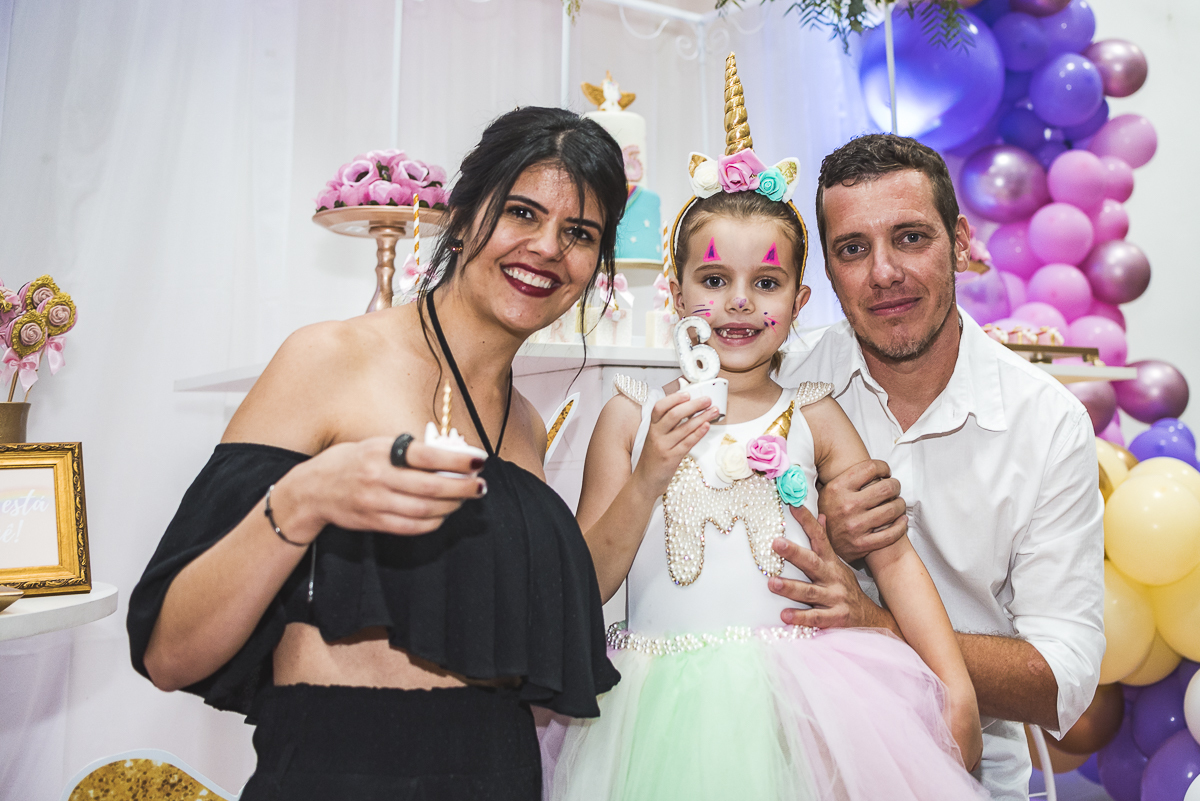 Posse com os papais para foto com o bolo