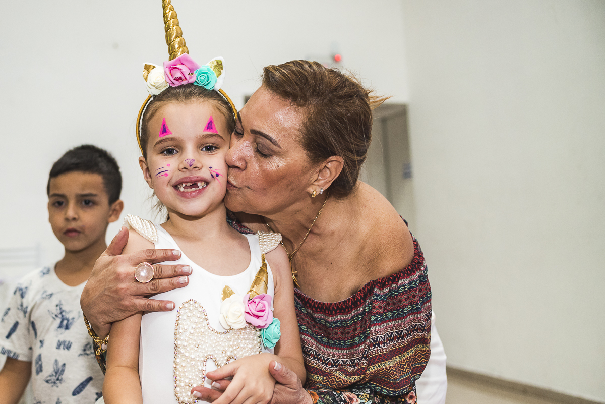 O beijinho da vovó com muito carinho