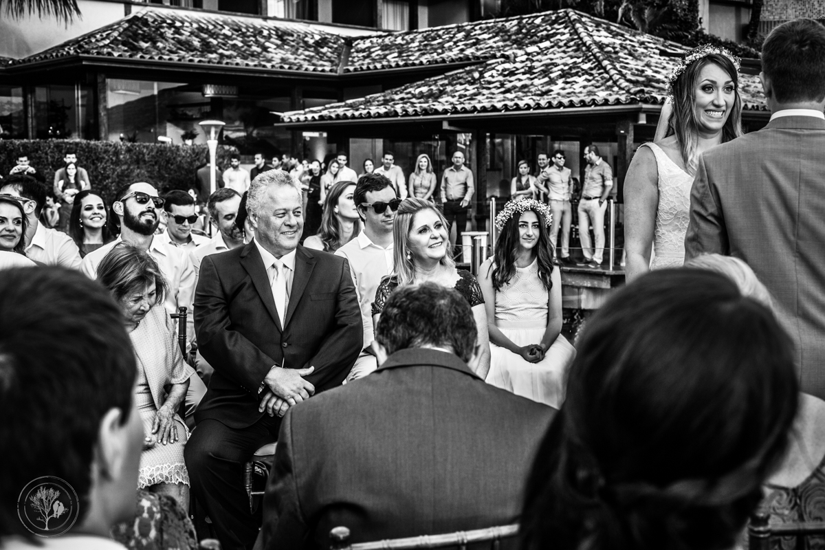 familiares assistindo a cerimonia