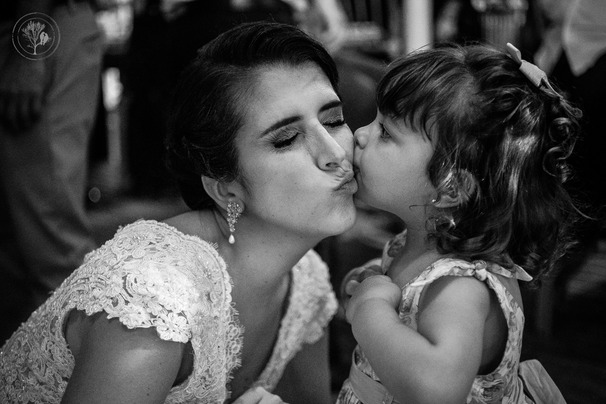 memina beijando a noiva