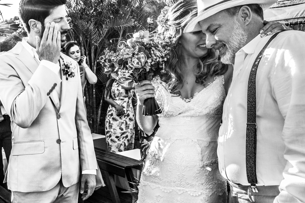 entrega da noiva pelo pai emocionado