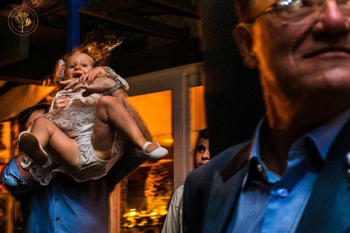 daminha sendo levantada foto neumanns