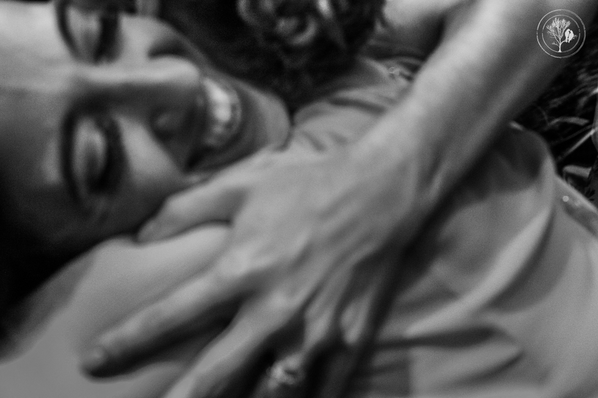 noiva abraçando amiga