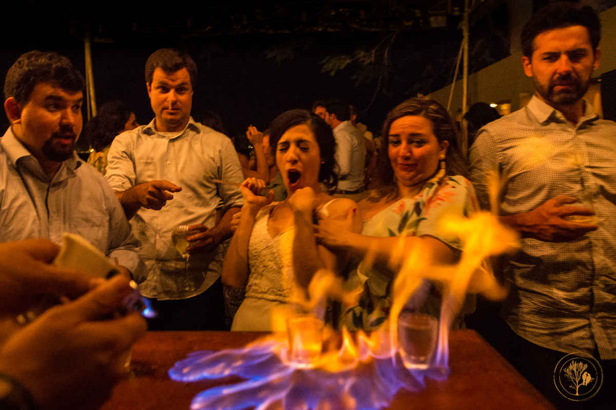 Noiva preparando para beber shot flamenjante