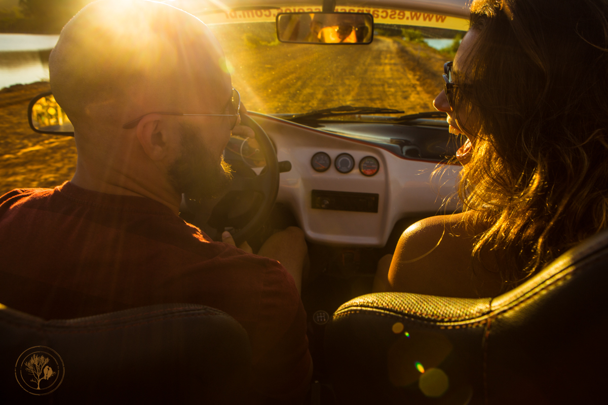 passeio de buggy em capitólio, ensaio pre wedding, noivos sorrindo, fotos neumanns