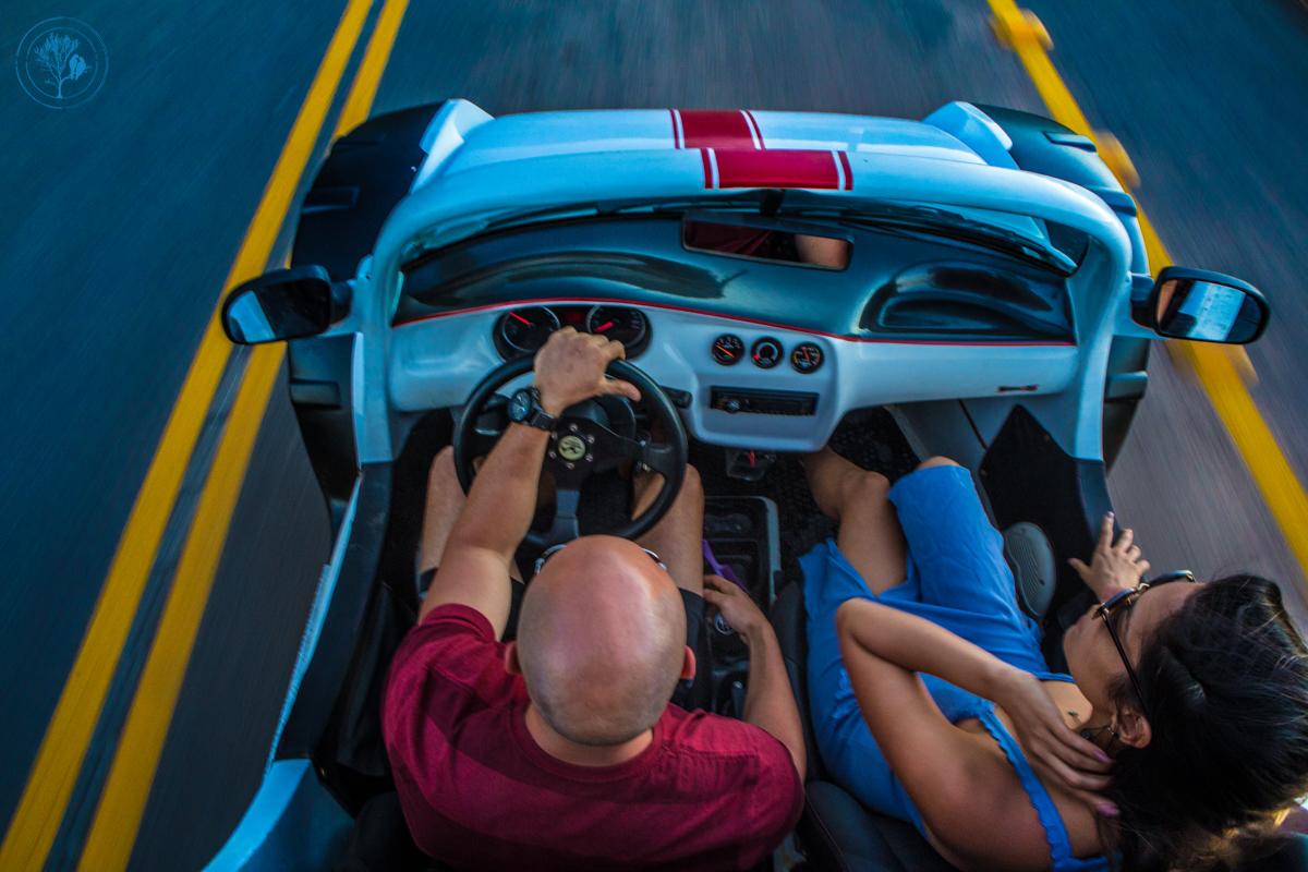 passeio de buggy em capitólio, ensaio pre wedding, noivos dirigindo, fotos neumanns