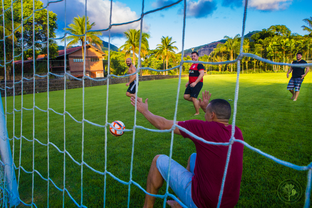 making noivo no Lajedo, noivo jogando bola com amigos, foto neumanns