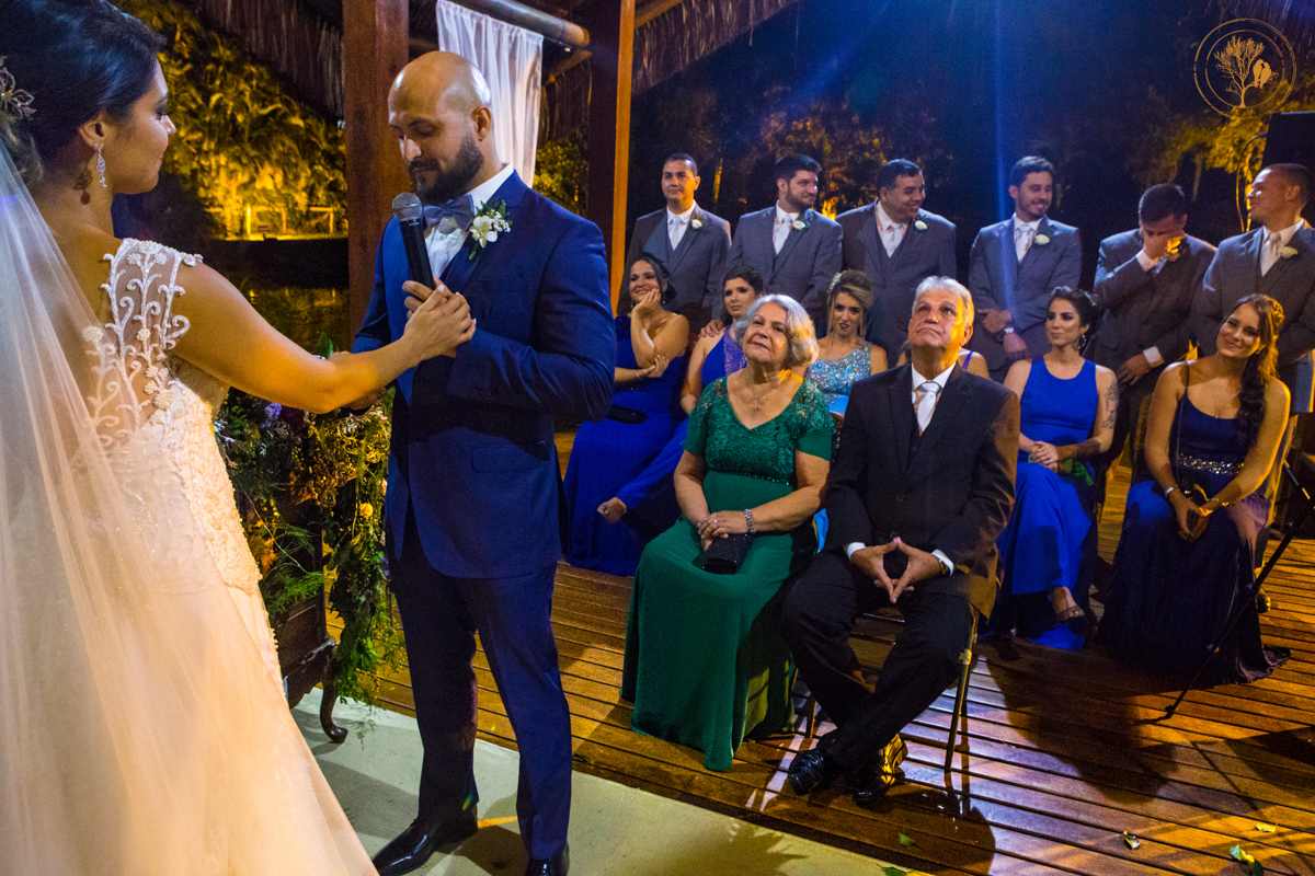 cerimonia de casamento no Lajedo, noivos no altar, troca de votos, foto neumanns