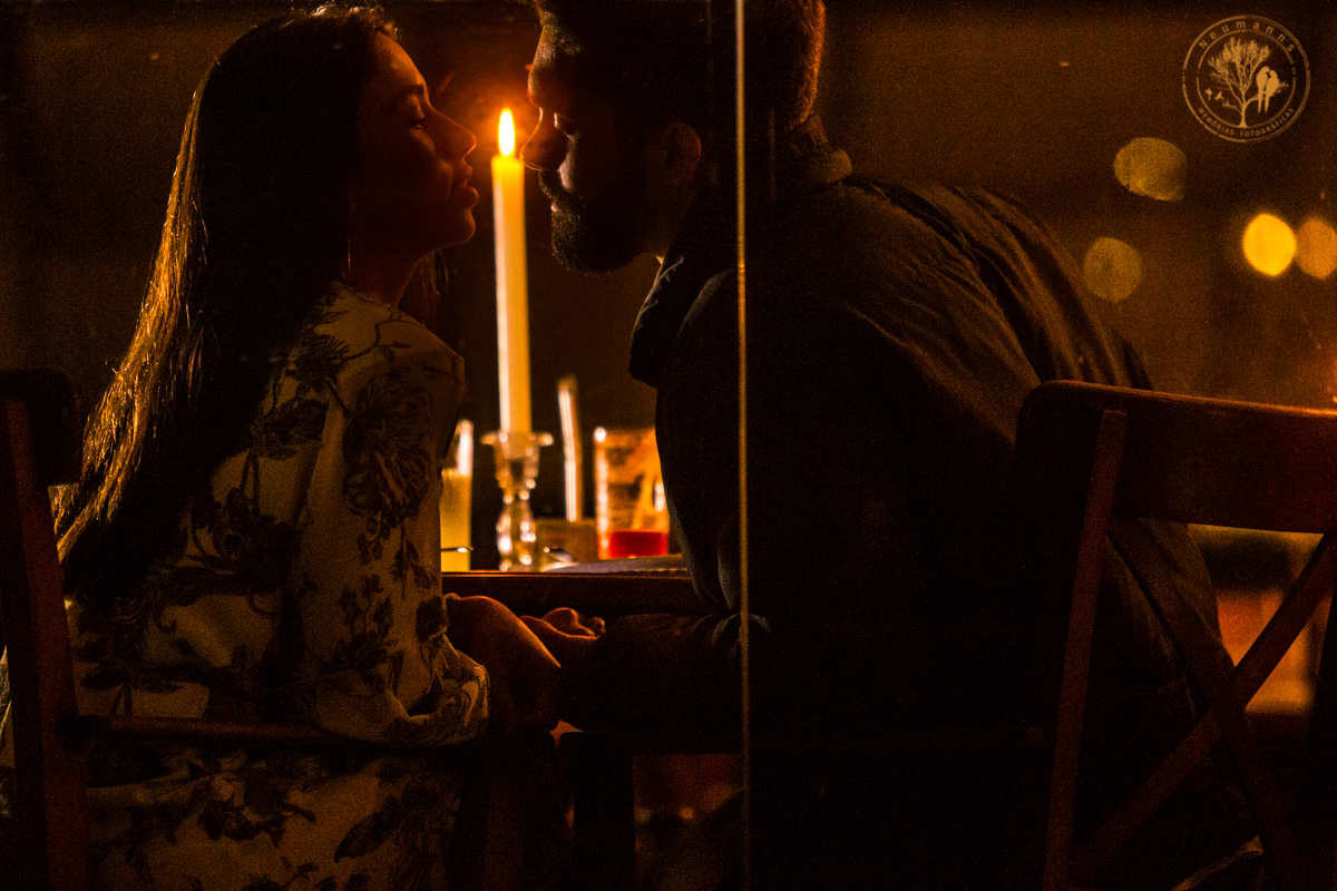 Pre-wedding na serra , casal trocando olhares no restaurante Afrânio, foto Neumanns