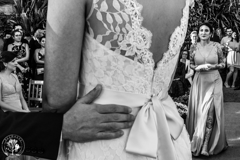 cerimonia de casamento no Zéfiro Niterói,  casamento de dia, entrada das alianças, cerimonial Thienny Tamis,  fotógrafos do casamento Neumanns