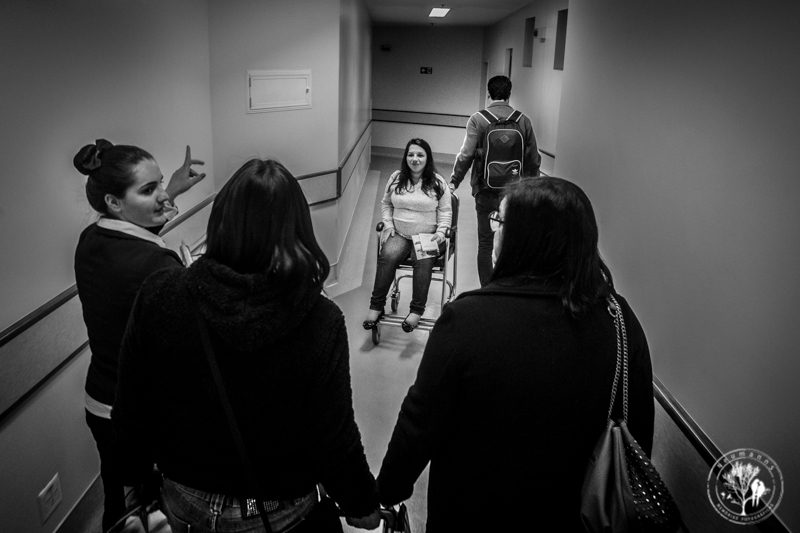 Chegando no hospital Santa Teresa em petrópolis para o parto, foto Neumann's, fotografia de família, fotos de parto