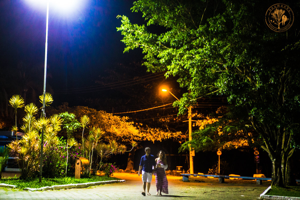 destination wedding, casal indo jantar no restaurante pimenta de cheiro em toque toque pequeno, fotos neumanns