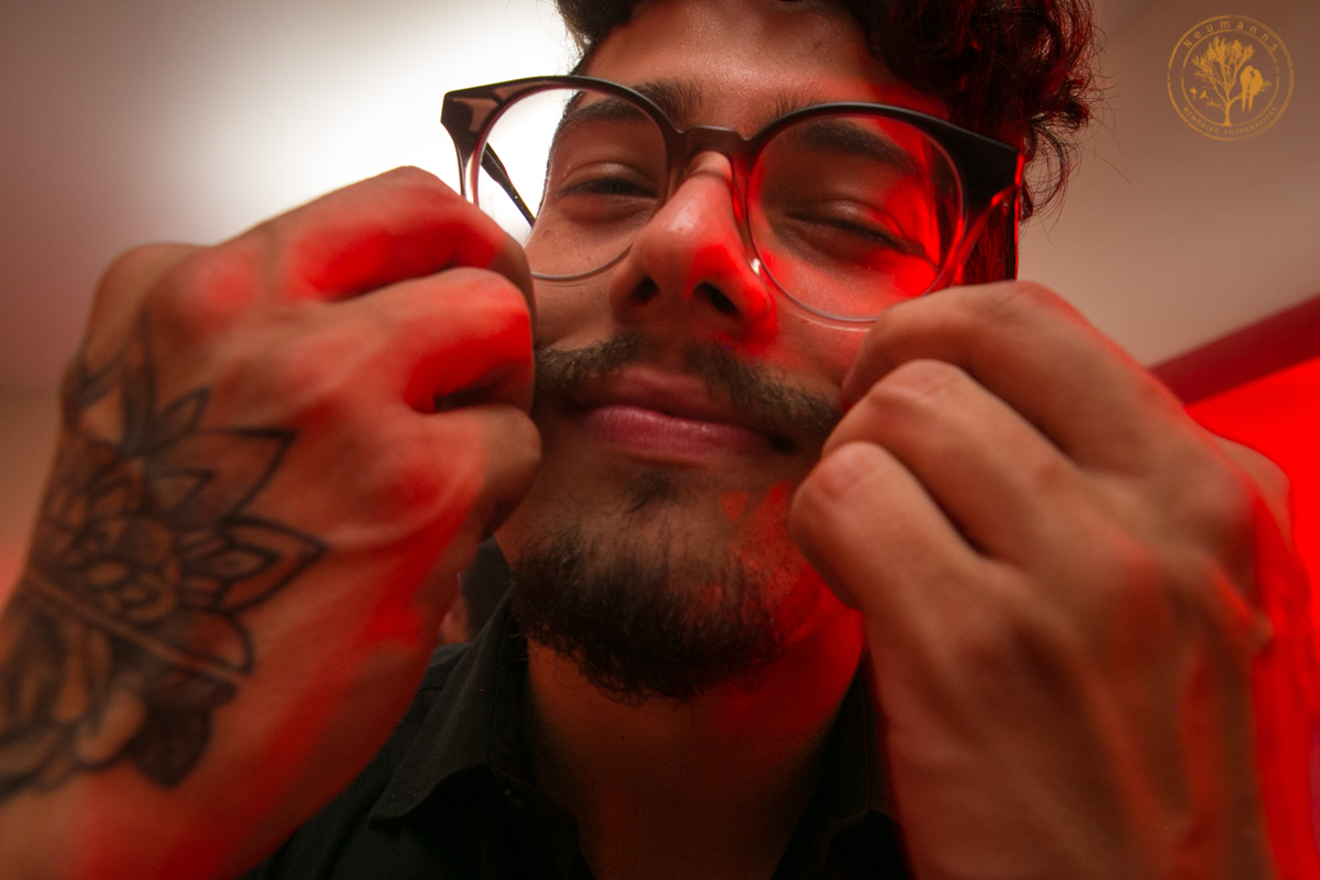 casamento em Petrópolis,  festa no recanto dos cedros, ajeitando o bigode, foto neumanns