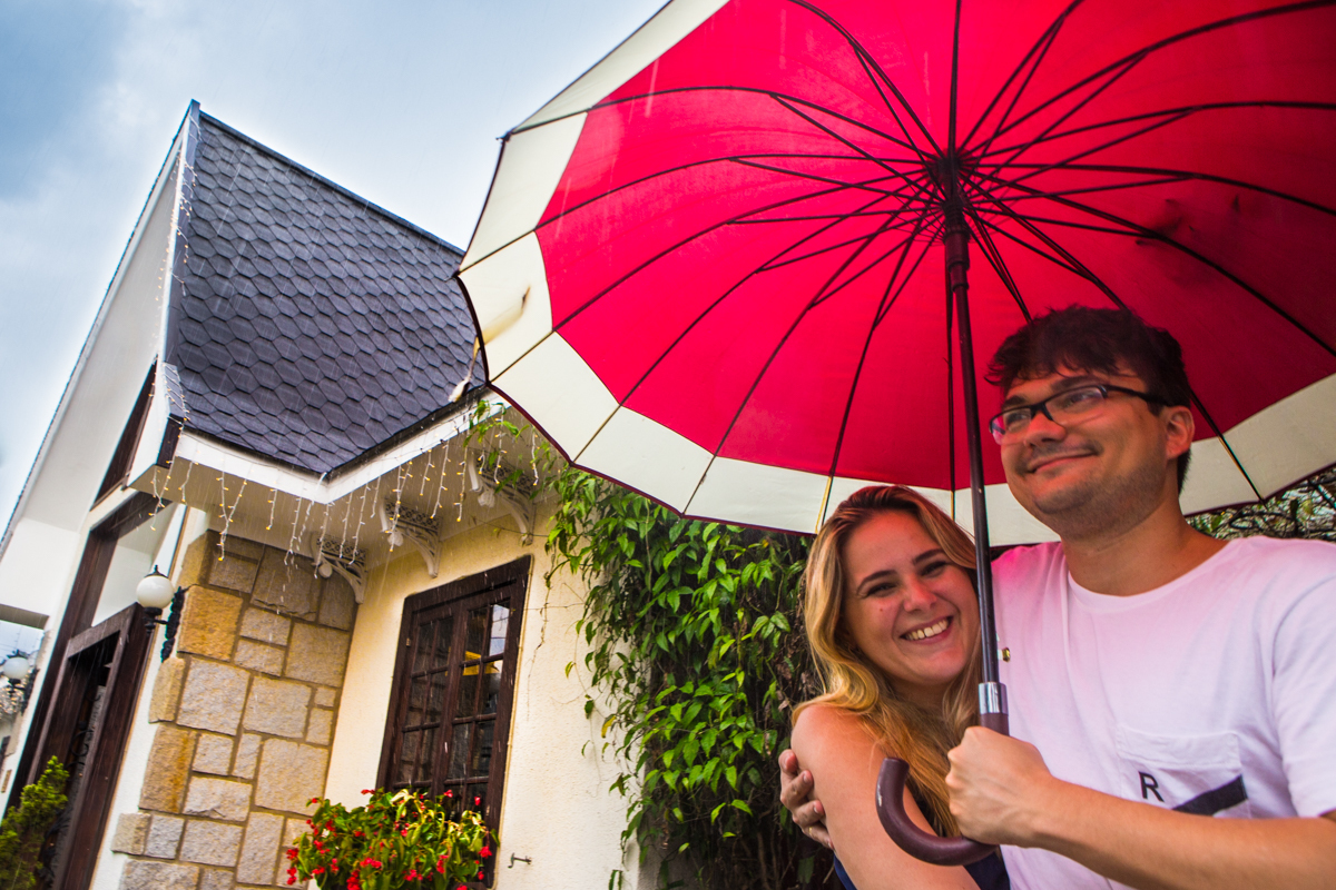 pre-wedding , no vagão beer, na cervejaria, vila st gallen em teresopolis, foto neumanns