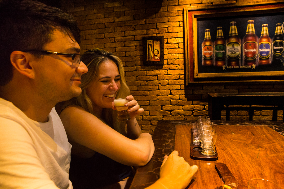 pre-wedding , no vagão beer, na cervejaria, vila st gallen em teresopolis, foto neumanns