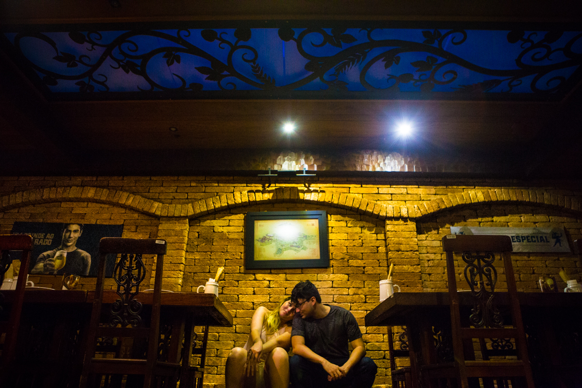 pre-wedding , no vagão beer, na cervejaria, vila st gallen em teresopolis, foto neumanns