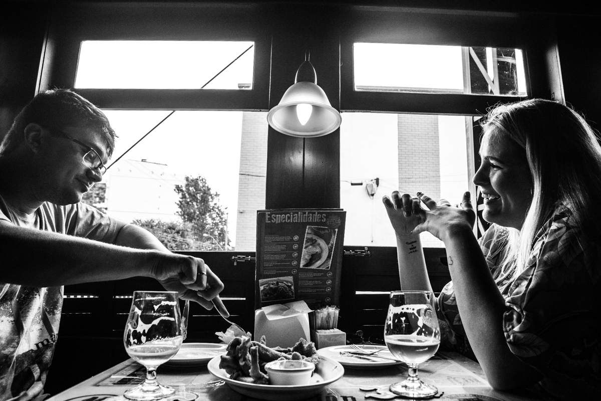 pre-wedding , no vagão beer, na cervejaria, vila st gallen em teresopolis, foto neumanns