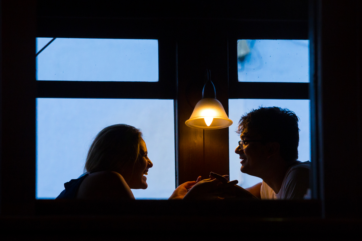 pre-wedding , no vagão beer, na cervejaria, vila st gallen em teresopolis, foto neumanns