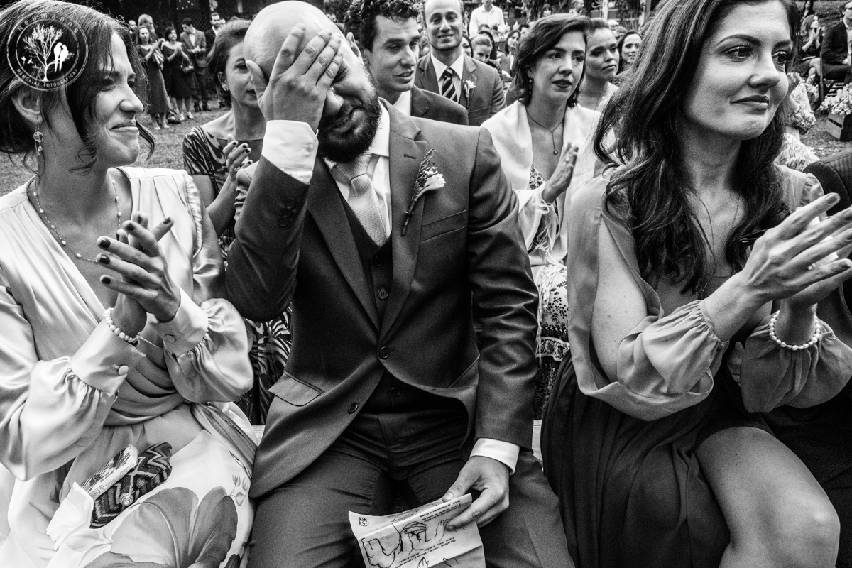 irmão do noivo emocionado em cerimonia de casamento no Riachos de Itaipava em petrópolis, fotos do casamento neumanns fotografia