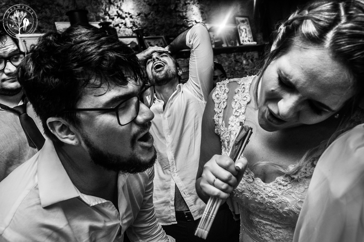 noivos se divertindo em  festa de casamento no bistrô ouvidor, no rio de janeiro, foto neumanns fotografia