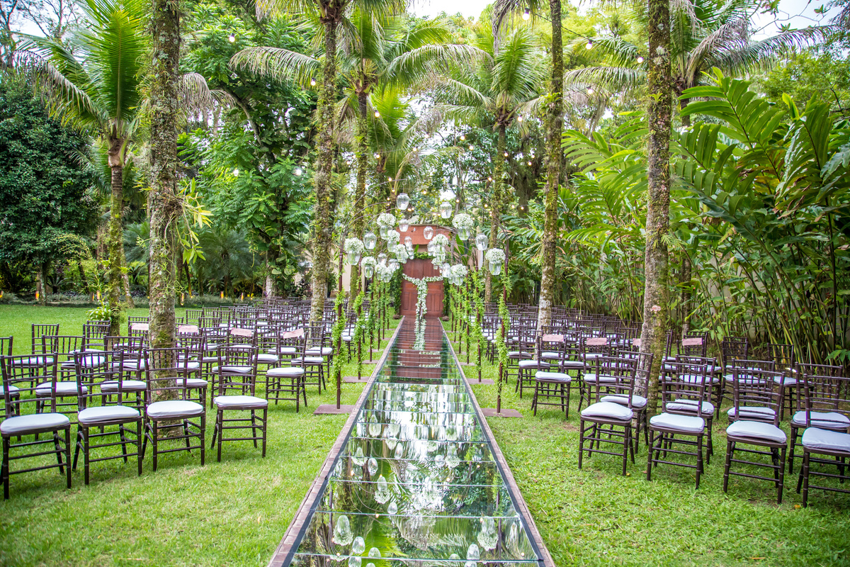 Decoração cerimônia passarela espelhada