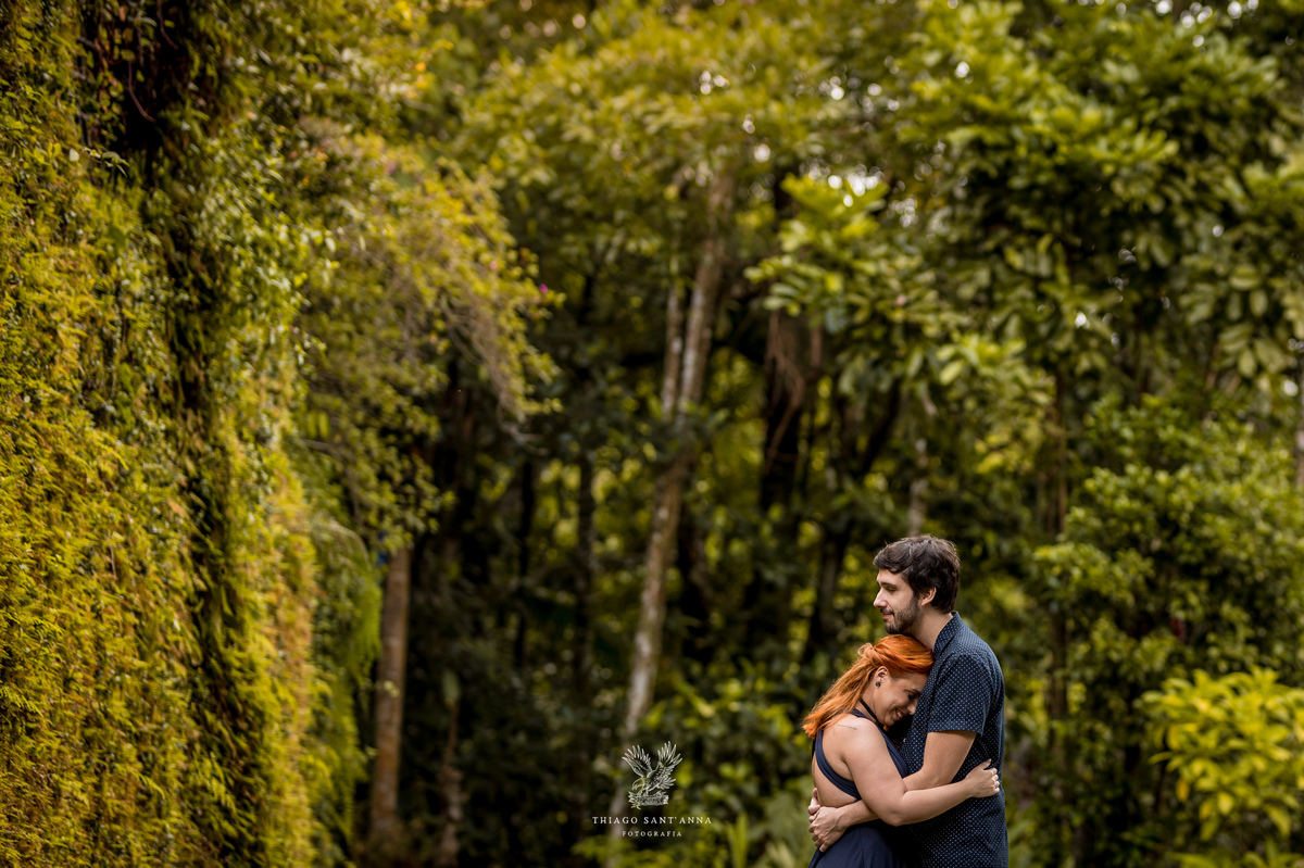 Ensaio casal pré wedding ambiente externo arborizado natureza 