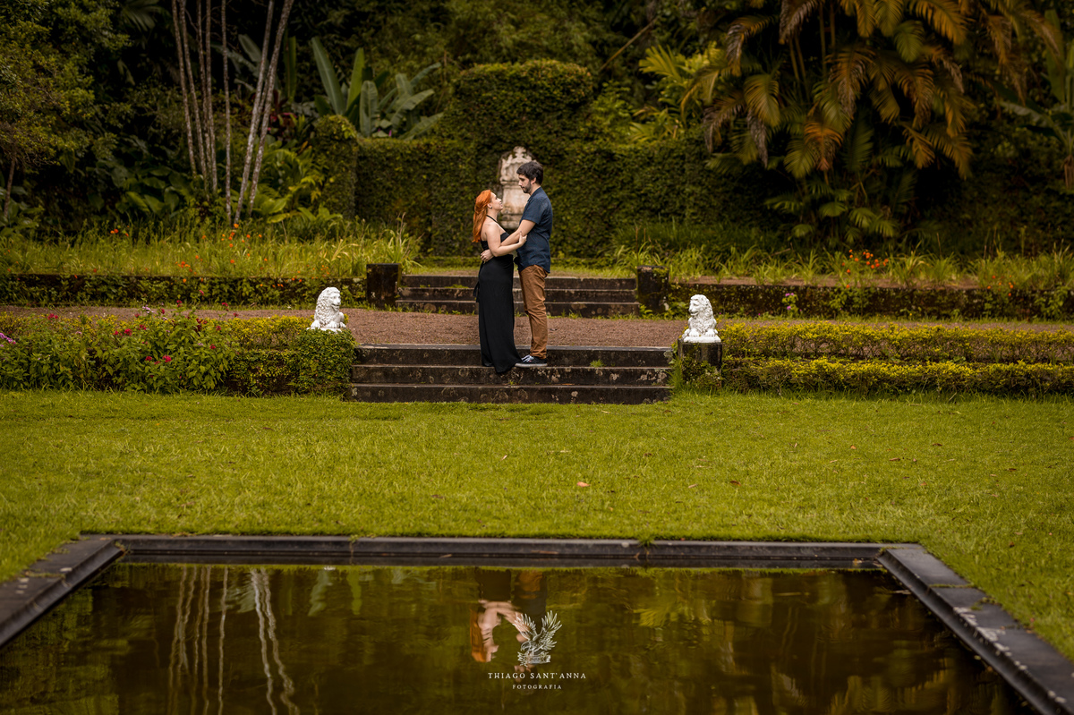 Ensaio casal pré wedding ambiente externo arborizado natureza 