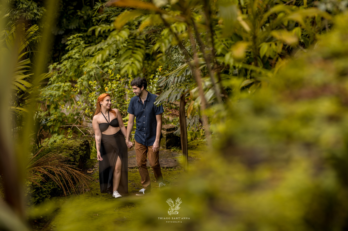 Ensaio casal pré wedding ambiente externo arborizado natureza 