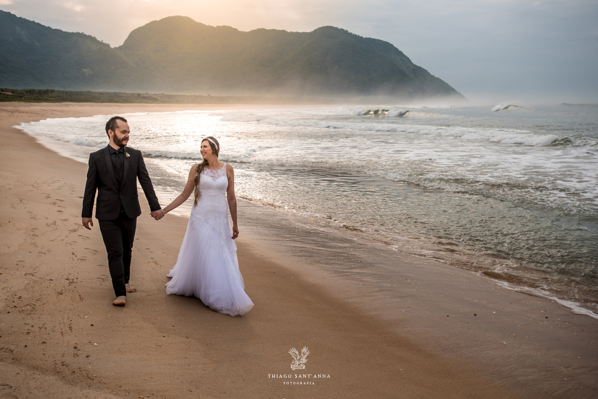Ensaio pós casamento ambiente externo paisagem praia