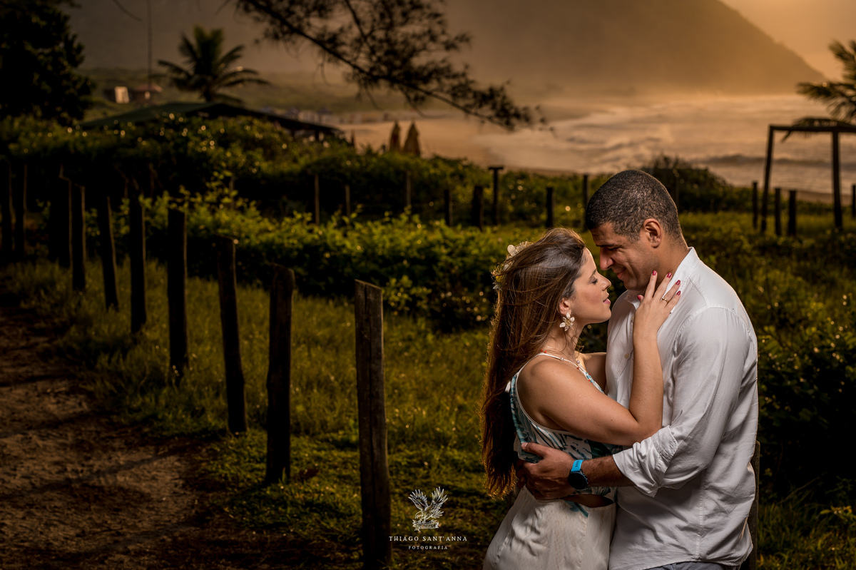 Ensaio pré wedding ambiente externo paisagem praia Grumari