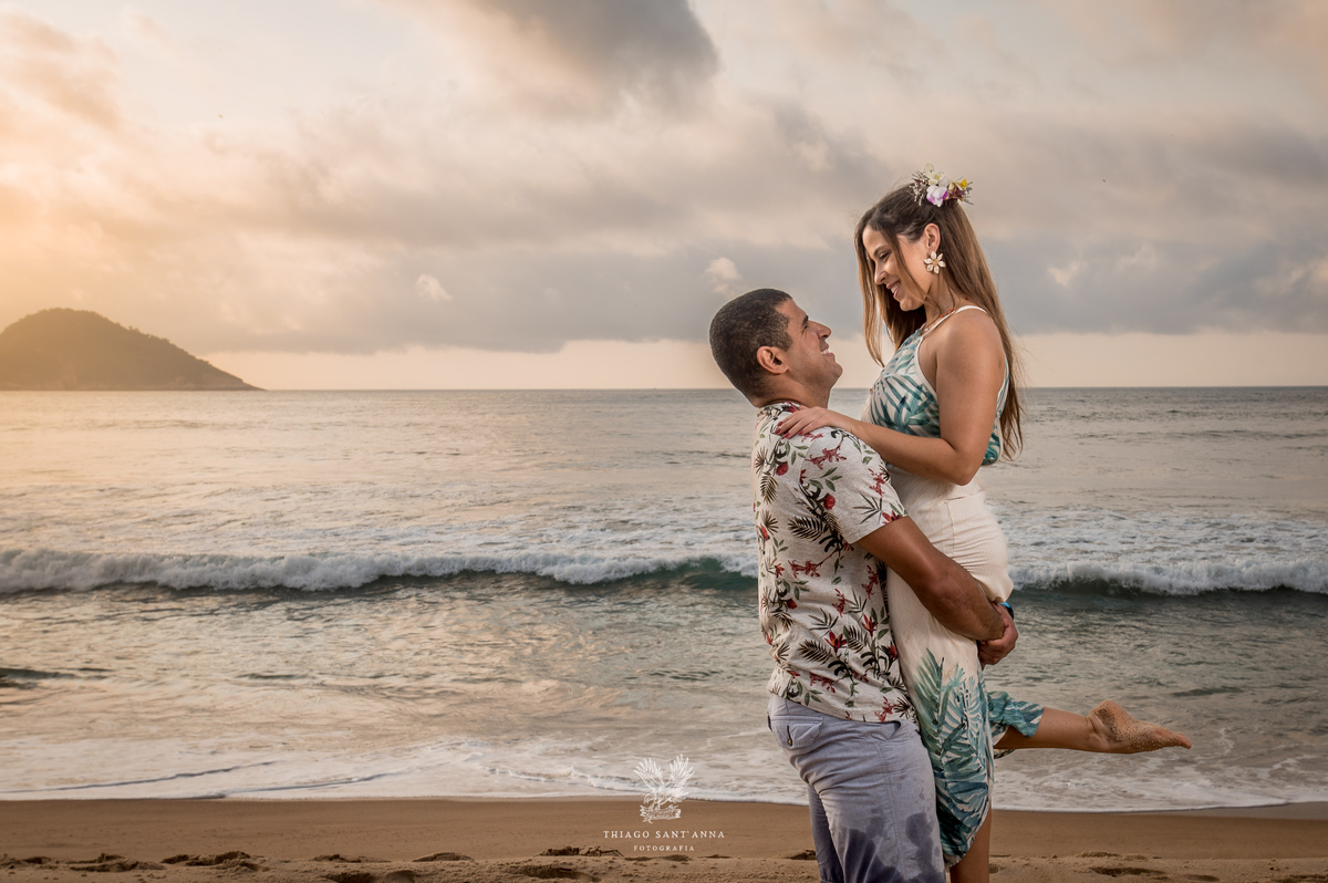 Ensaio pré wedding ambiente externo paisagem praia Grumari