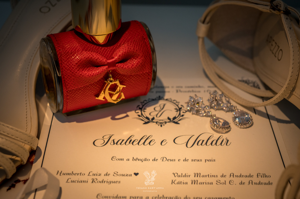 Making of da noiva objetos perfume sapato brincos convite