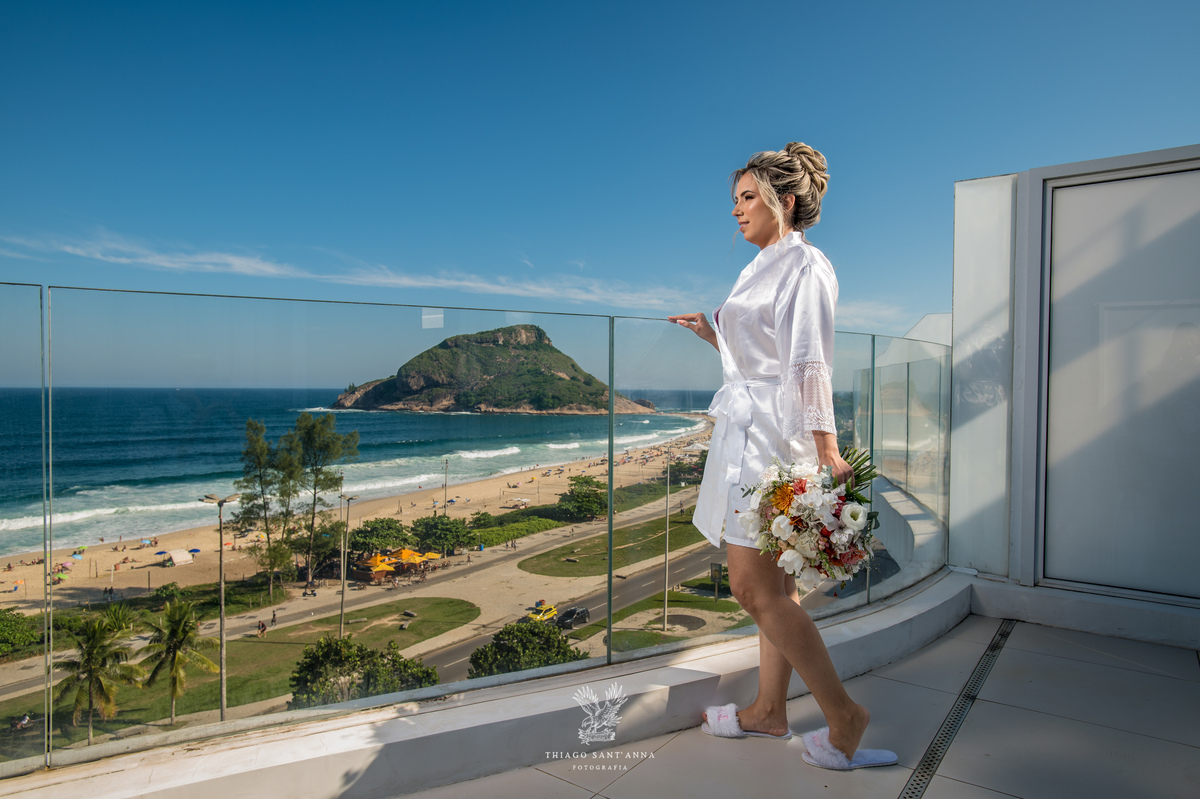 Noiva sacada vista praia