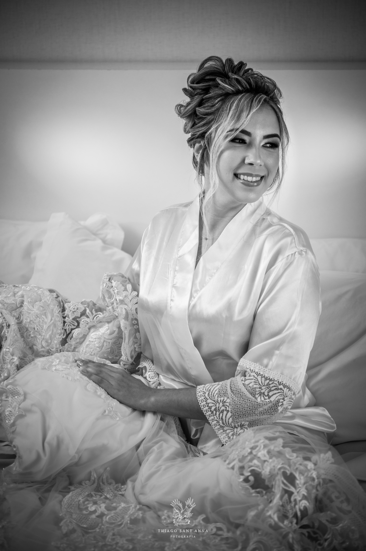 Noiva sorri preto e branco