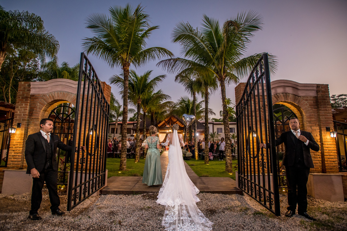 entrada da noiva com sua mãe