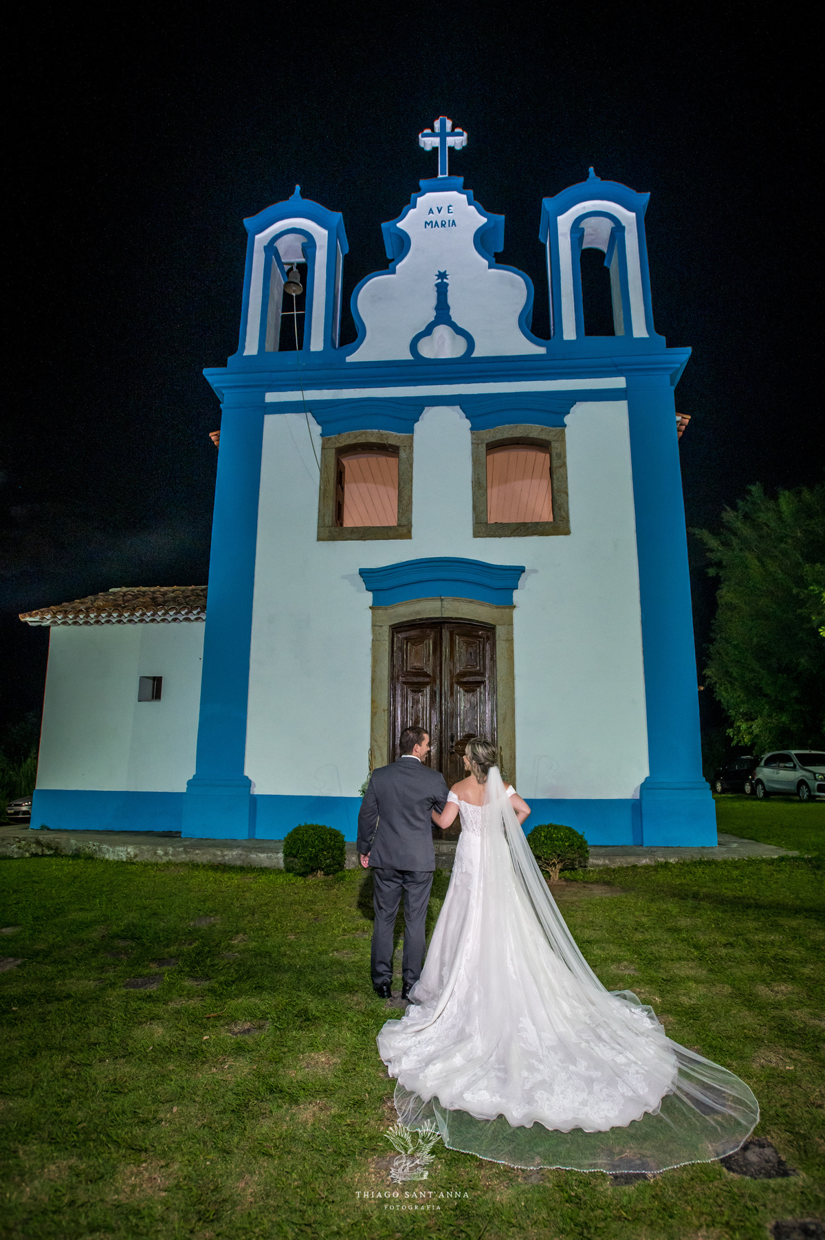 Entrada da noiva na igreja com seu irmão